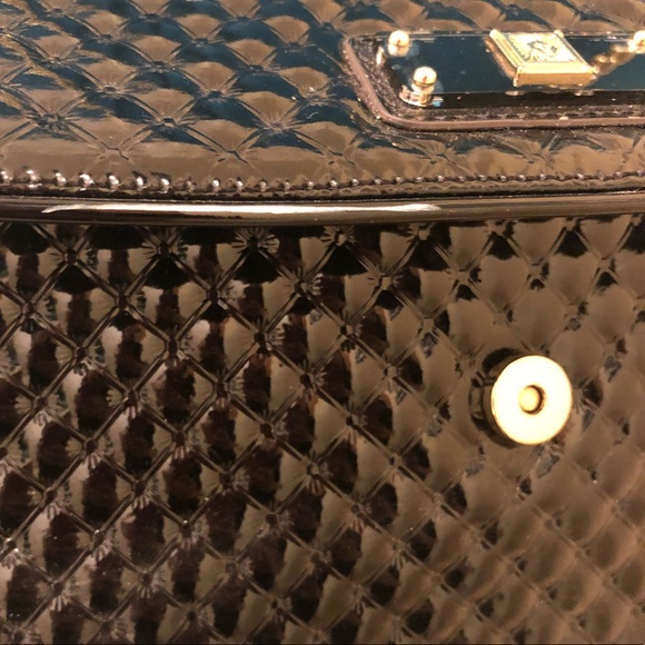 Shiny quilted Anne Klein purse, 2 length chain - Picture 7 of 7